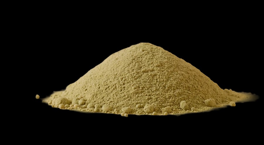 Finely milled olive-green genmaicha powder, without whole grains or leaves